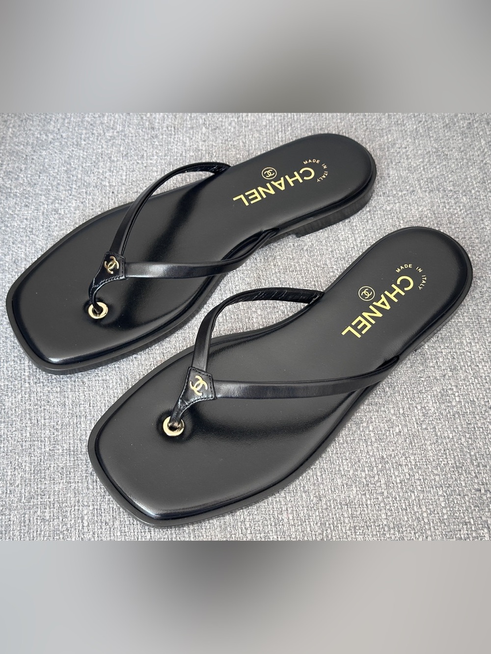 NEW BLAZY CHANEL Black leather GOLD CC Logo FLIP FLOP Slides Flat Sandals 38.5 - Picture 7 of 16